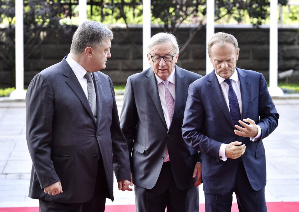Четыре «ножа в спину» для Киева: от НАТО, США, ЕС и МВФ