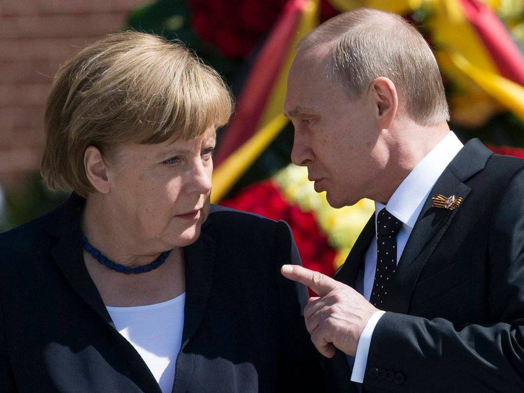 Путин позвал Меркель в Москву обсудить Ближний Восток