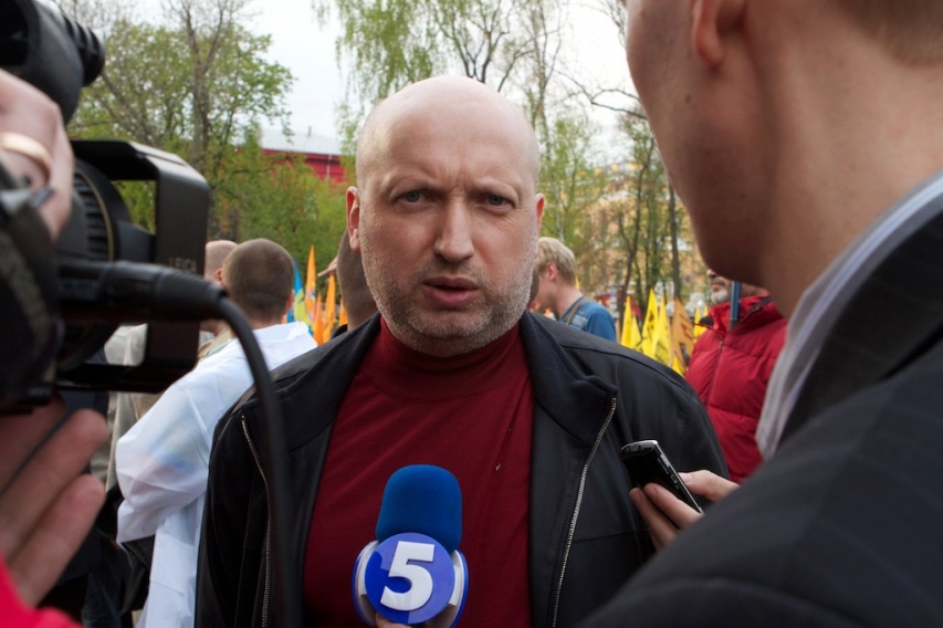 Турчинов манипулирует настроениями украинских военных перед выборами