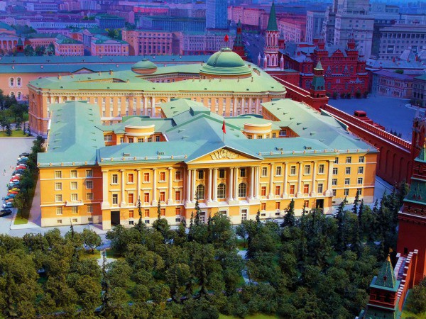 УкроСМИ разглядели страх Москвы перед «символом Украины» в центре Кремля