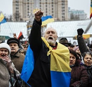 Россияне поставили на место провокатора с украинским флагом