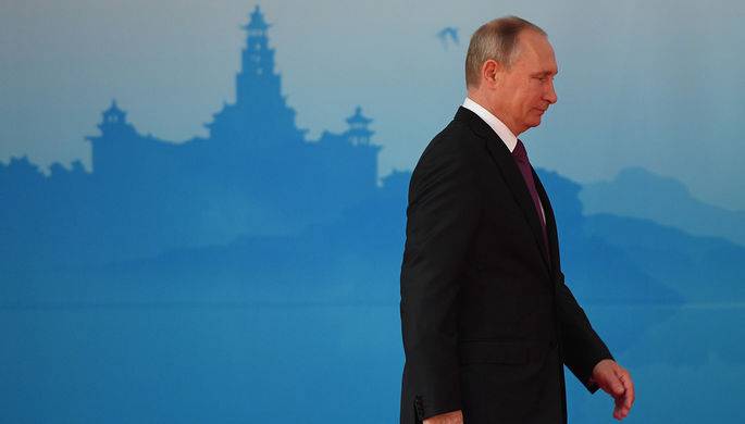 Путин подумывает баллотироваться в президенты от «Единой России» Путин подумывает баллотироваться в президенты от «Единой России»