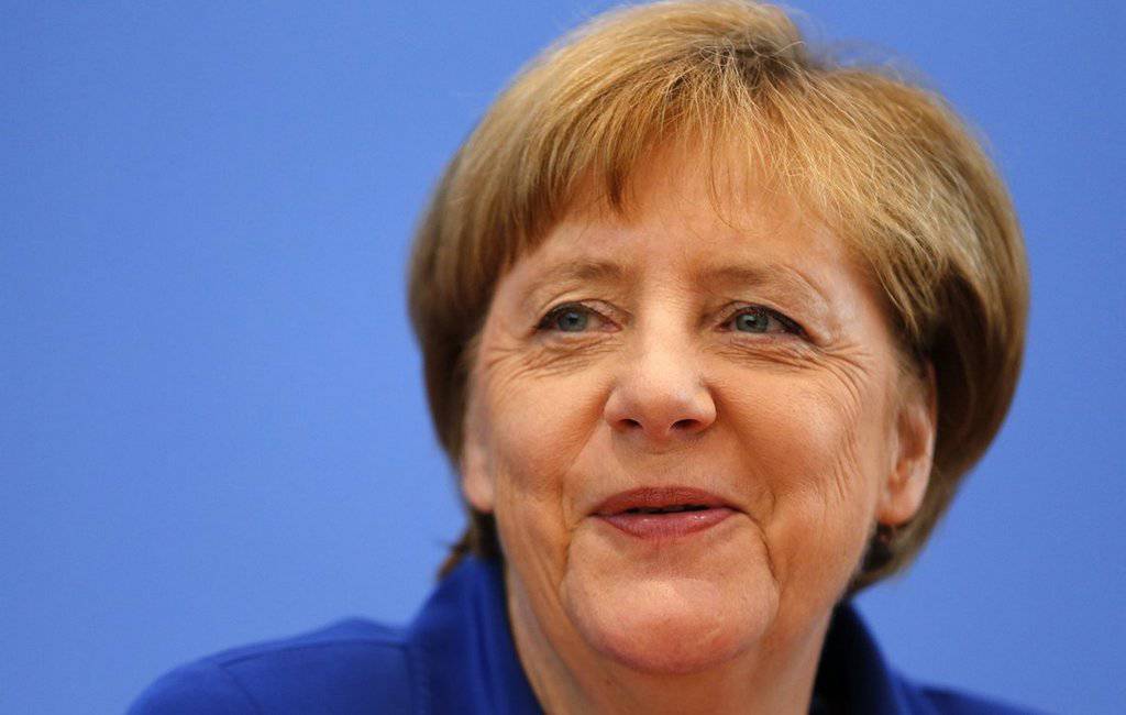 Немцы закидали помидорами Ангелу Меркель в Гейдельберге