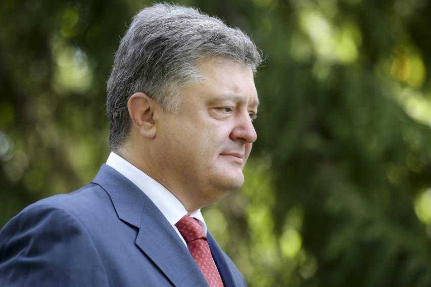 «Мы стоим над обрывом»: Порошенко последнее достижение Украины