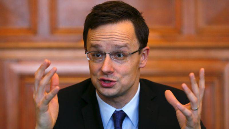 Глава МИД Венгрии Сийярто возмущен: «Украина вонзила Венгрии нож в спину»