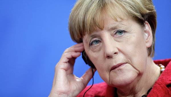 Меркель сравнила Крым с ГДР