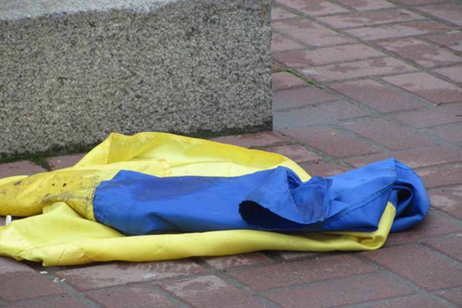 Любовь сменилась ненавистью: украинцы осквернили собственный флаг