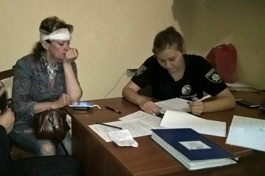 В центре Одессы избили известную активистку "Подолянку"