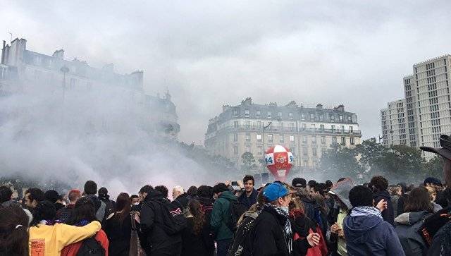 «Правосеки» в Париже: мирная акция превратилась в массовые беспорядки