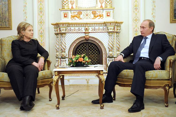 Напряжение возрастает: почему Клинтон обвинила Путина в личной вендетте