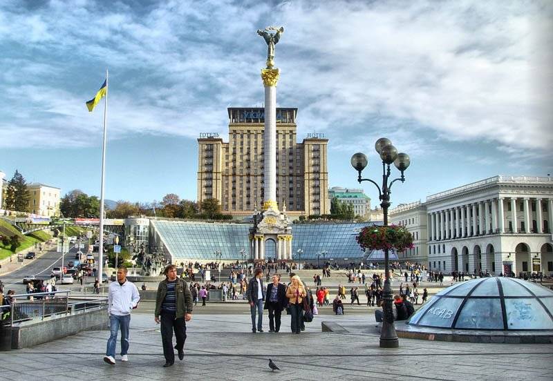 Простых украинцев спросили в центре Киева, ждут ли они нападения России