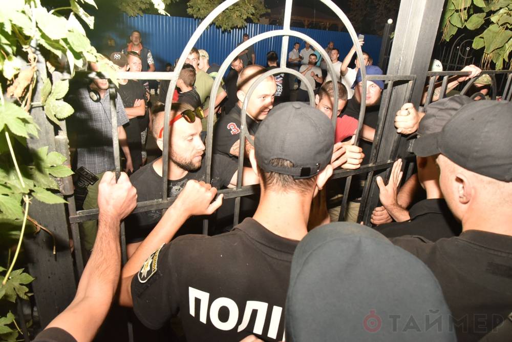 «Патриоты» против «сепаров»: они друг друга будут убивать «Патриоты» против «сепаров»: они друг друга будут убивать