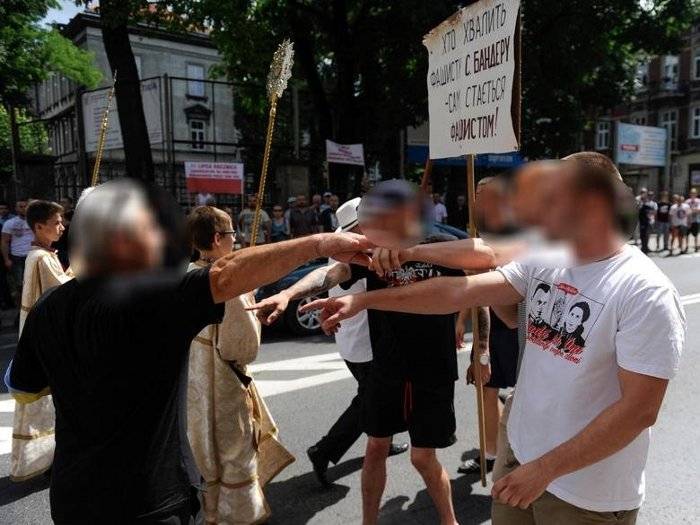 В Польше бьют и унижают украинцев В Польше бьют и унижают украинцев