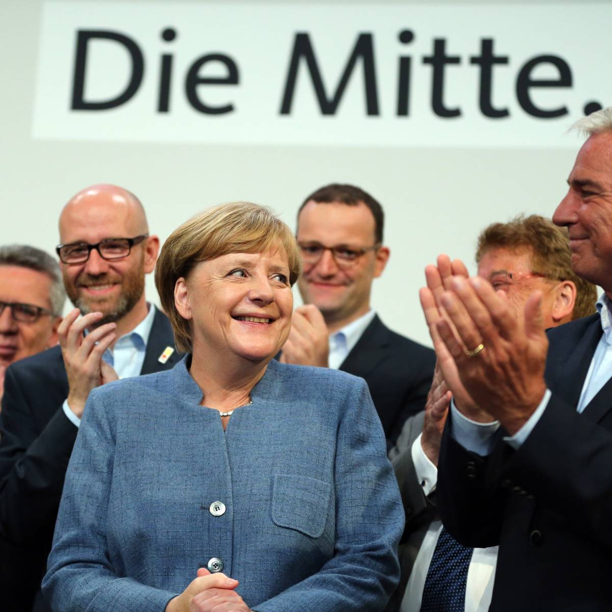 Меркель остается у власти