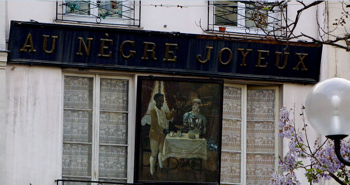 В Париже убирают вывеску старинной кондитерской " У радостного негра"