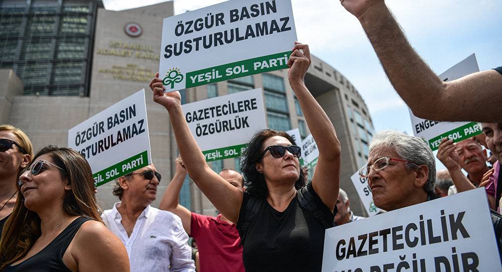"Заткнутые рты" прессы в Баку и Анкаре
