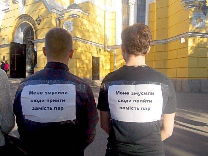 «Меня заставили сюда прийти»: студентов киевского вуза согнали на молебен