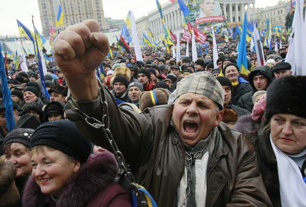 Языковой скандал: Украину «минируют» по всему периметру