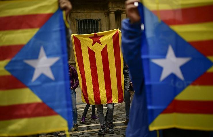 Как каталонцы вышли на митинги против жестокости испанской полиции