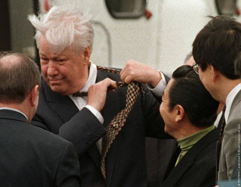 Алчные, циничные люди: Кто толкнул Ельцина на переворот в 93-м году