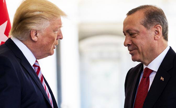 Россия оказалась между молотом и наковальней в конфликте США и Турции