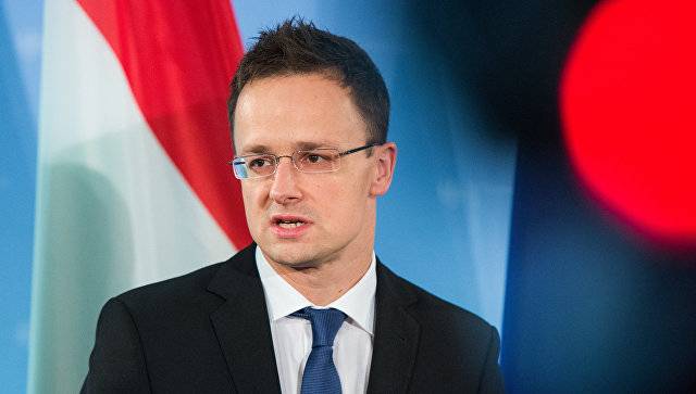 Глава МИД Венгрии Петер Сийярто плюнул в лицо Климкину