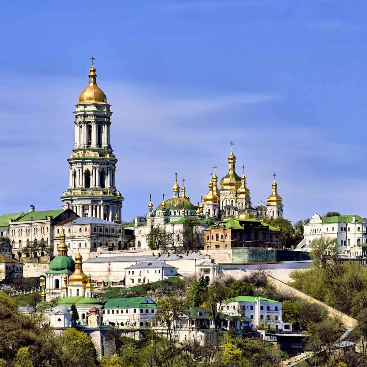 Кровавый Покров: Украинские нацисты готовят захват православной святыни