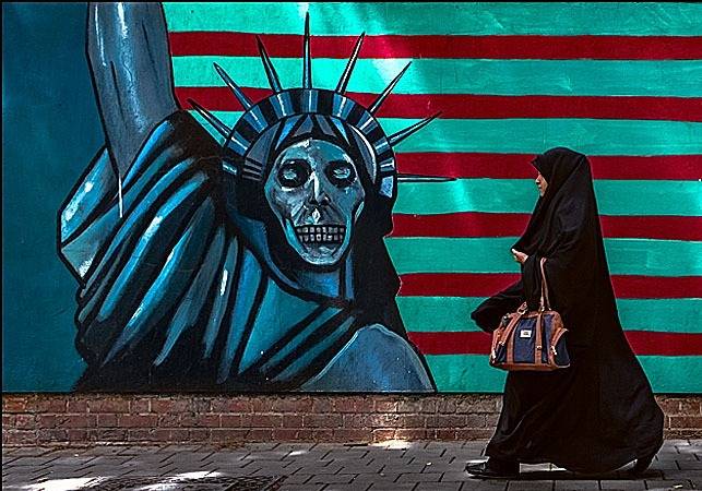 "Ястребы" США вцепились в Тегеран