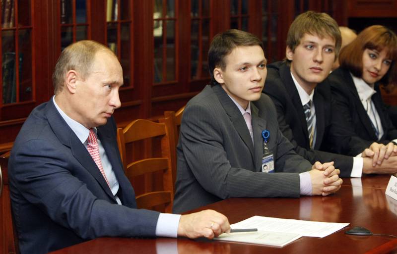 Молодежь России: Путин - наш президент