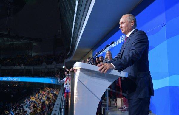 Путин: Россия хочет вернуть ученых, уехавших за границу Путин: Россия хочет вернуть ученых, уехавших за границу