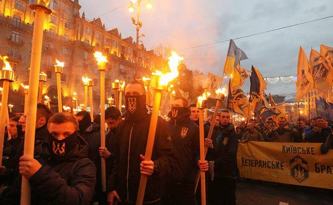 Нацисты в Киеве домаршировались