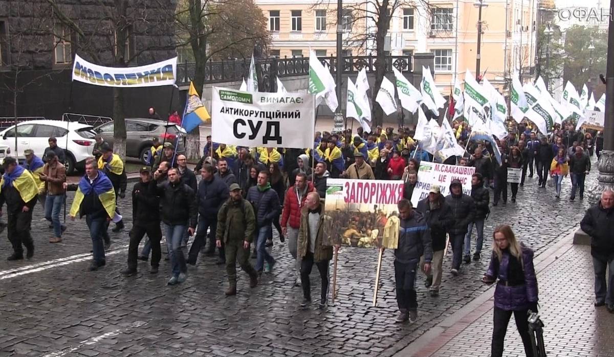 Как активисты «Руха» и артиллеристы ВСУ шумели под Верховной радой Украины
