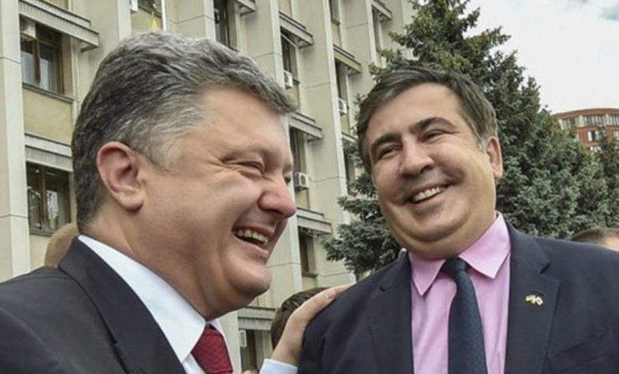 Порошенко против Саакашвили выбрал стратегию «Дай дураку дорогу»