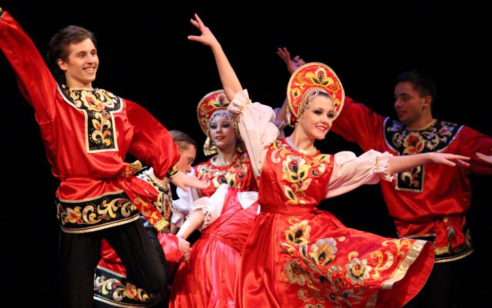 Танец народа России на украинском фестивале довел патриотку до истерики