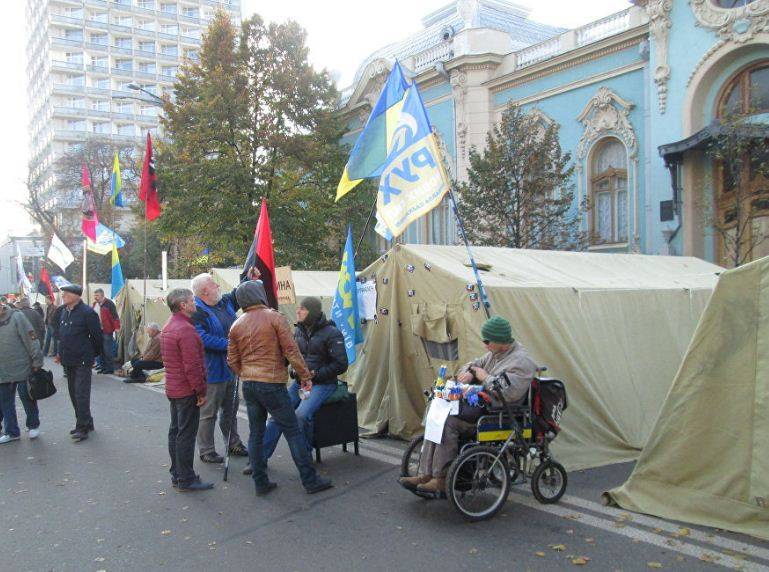 Тайна «вертолётной площадки Януковича». С «третьим Майданом» что-то не так…