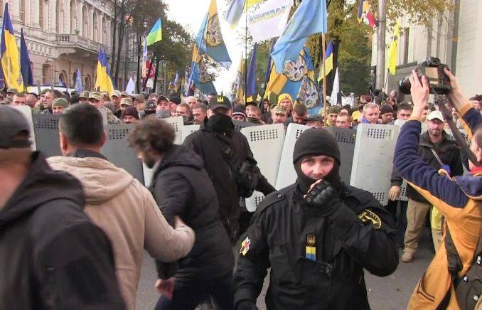Власти Украины попытались внедрить «троянских коней» в ряды протестующих