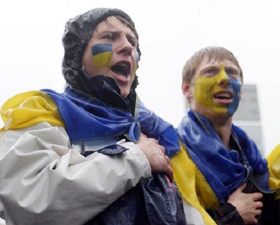 «Многие плакали»: в Ялте спели гимн Украины. Пел даже ФСБшник