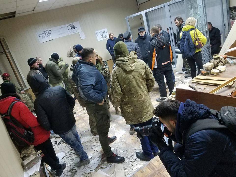 Баррикады в суде и драки с полицией: правосудие после майдана Баррикады в суде и драки с полицией: правосудие после майдана