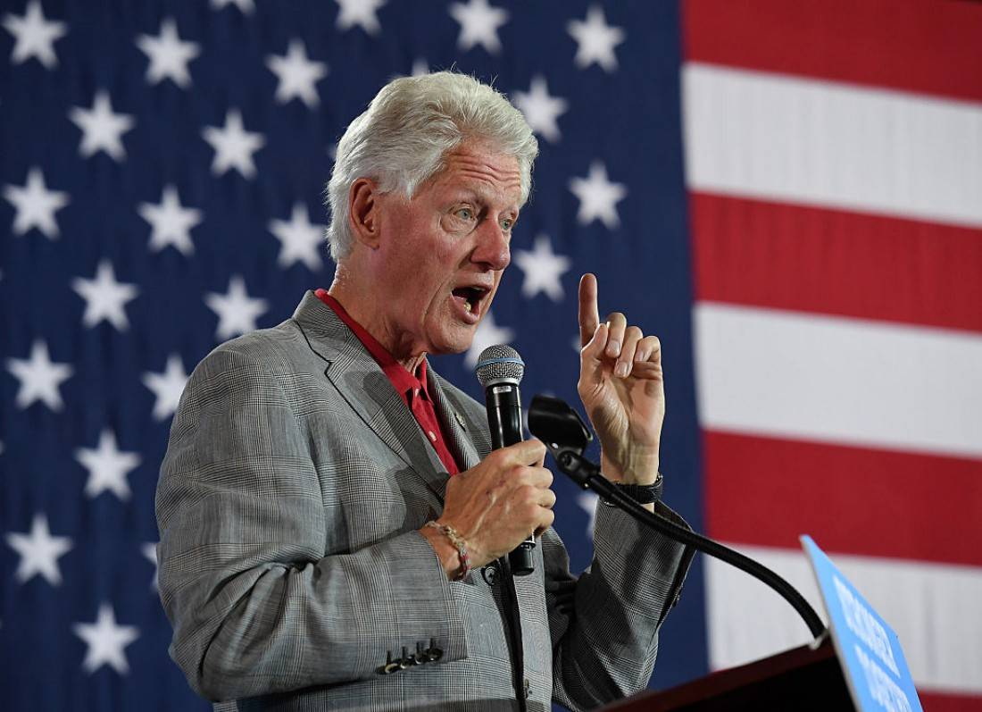 Билл Клинтон обвинил Россию: «Они загрязняют все источники информации»