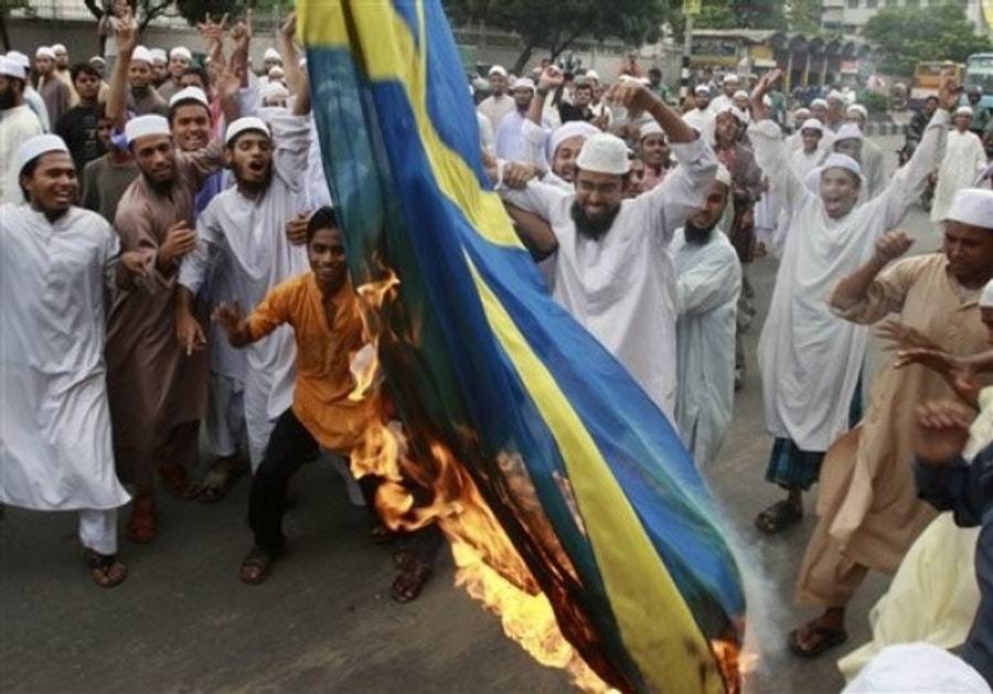 Беспредел мигрантов в Швеции: власти скрывали масштаб изнасилований