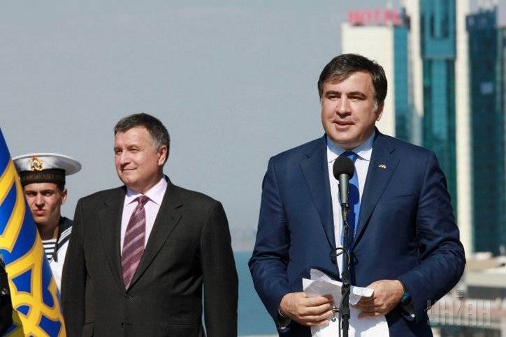 Аваков тайно подыгрывает своему заклятому врагу Саакашвили