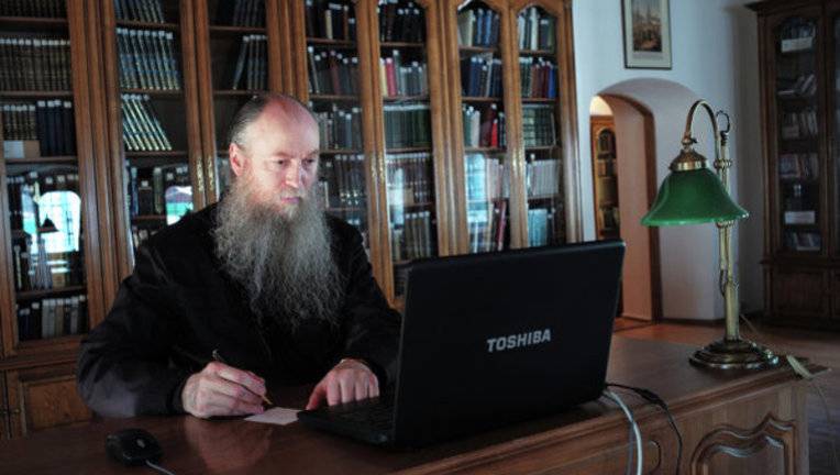 Патриарх Кирилл дал добро на использование сети Интернет