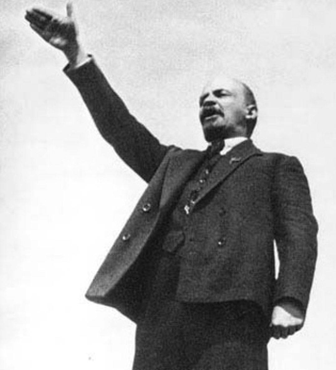 Благодаря Великой Октябрьской революции Россия стала мировым лидером