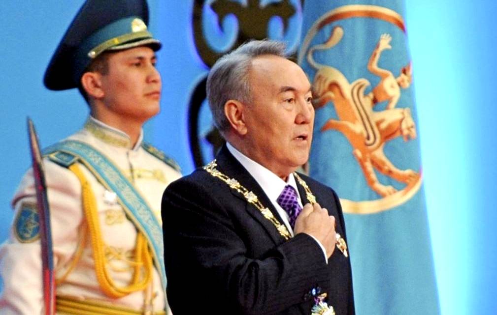 Тихий майдан Назарбаева