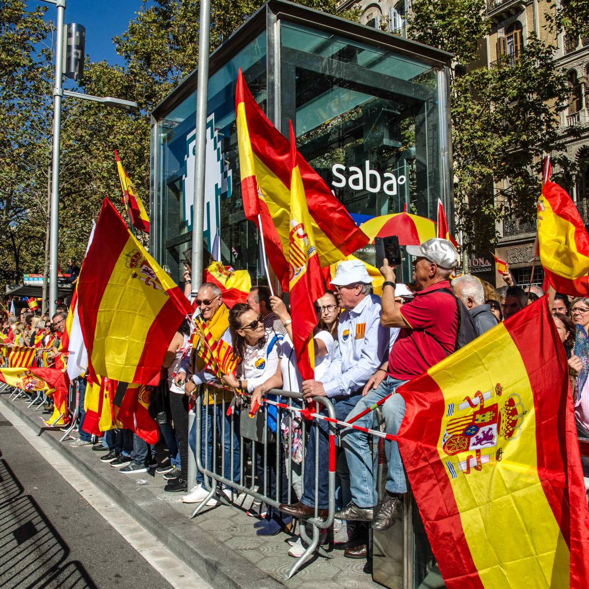 Финал независимости: глава Каталонии бежал из страны