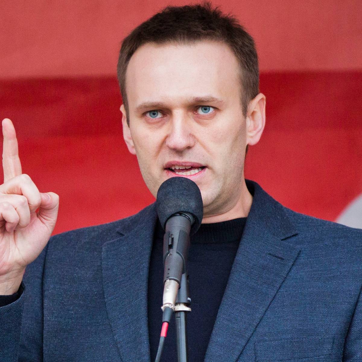 Навальный решил подать в суд на Путина