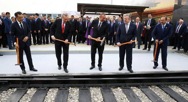 Проект железной дороги Баку-Тбилиси-Карс нацелен против России и Ирана