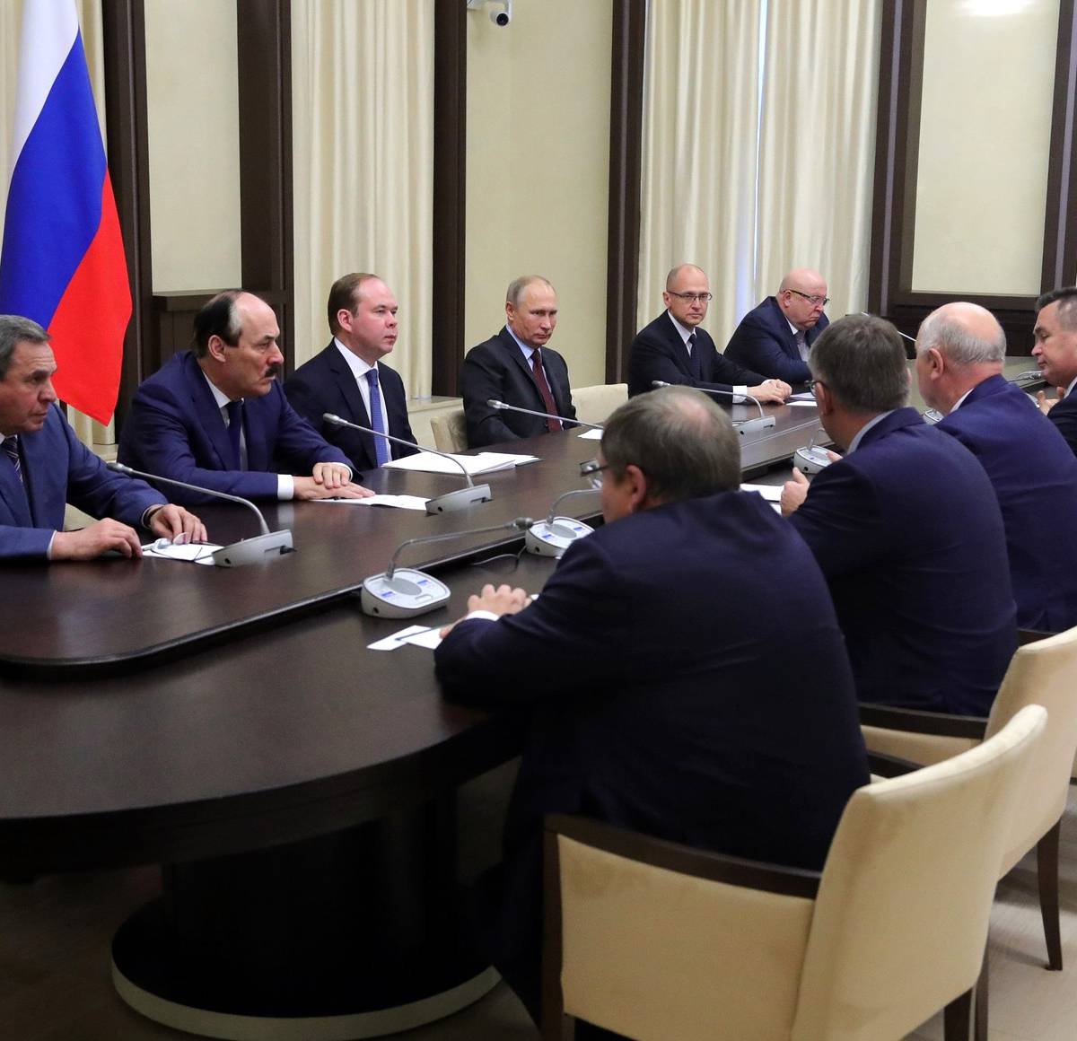 Ушедшие в отставку губернаторы остаются в команде Путина