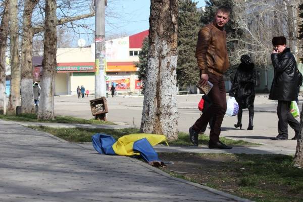 За 3,5 года в украинской части Донбасса так и не научились «любить родину»
