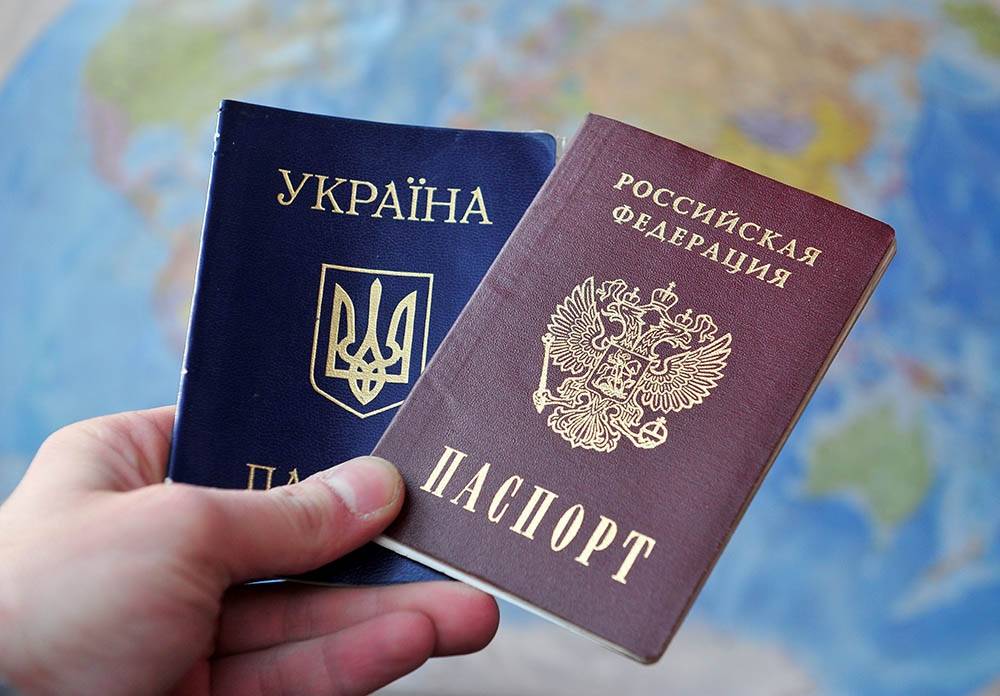 Украинские СМИ рассказали о массовом лишении гражданства жителей Крыма